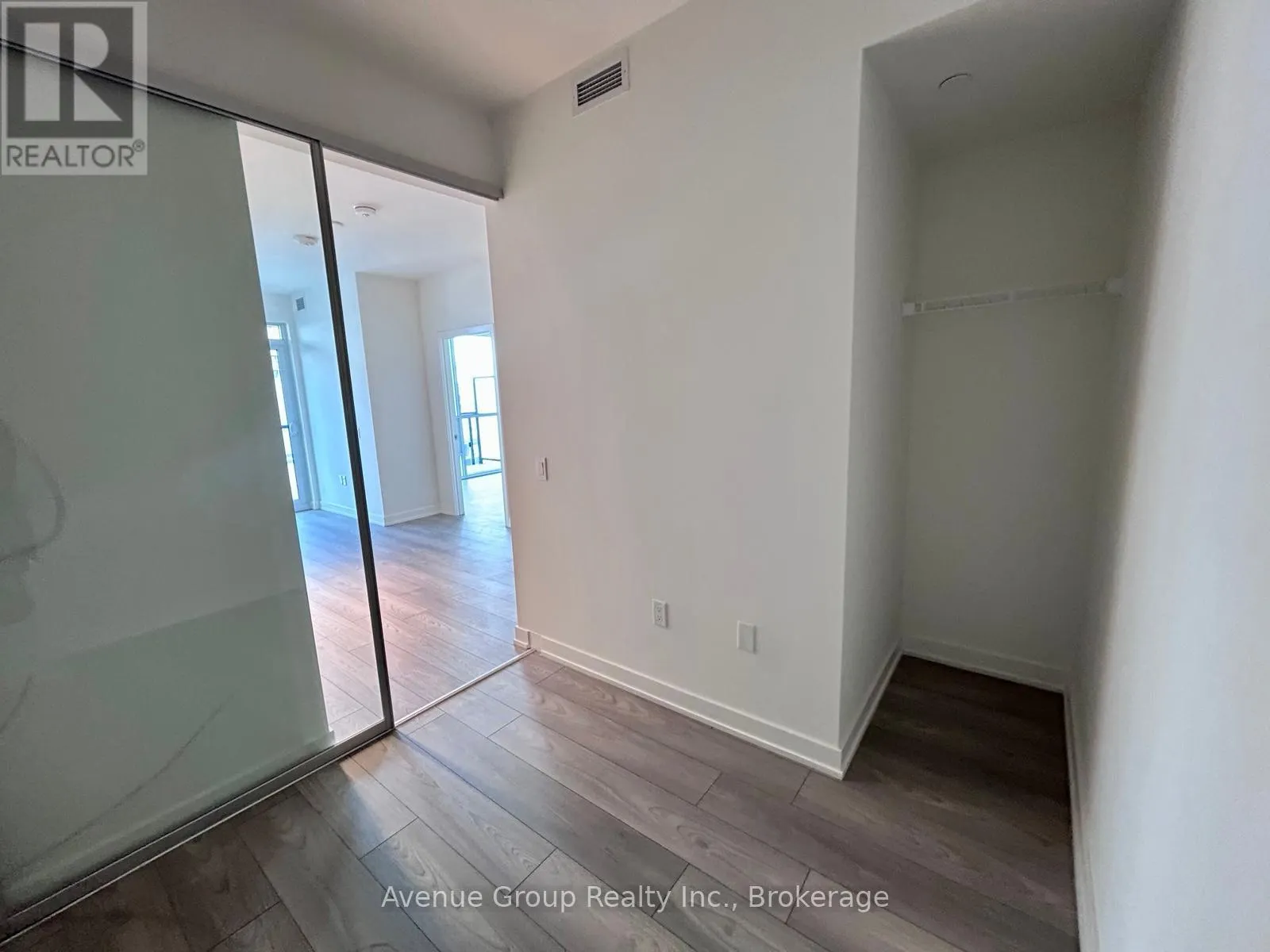 1201 - 120 BROADWAY AVENUE