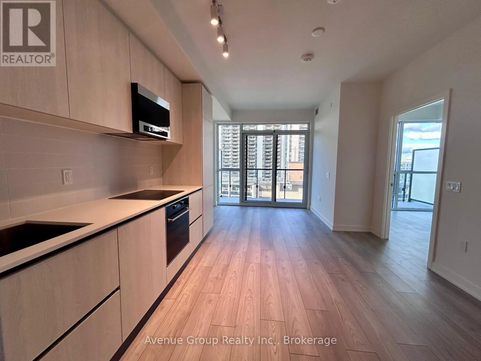 1201 - 120 BROADWAY AVENUE