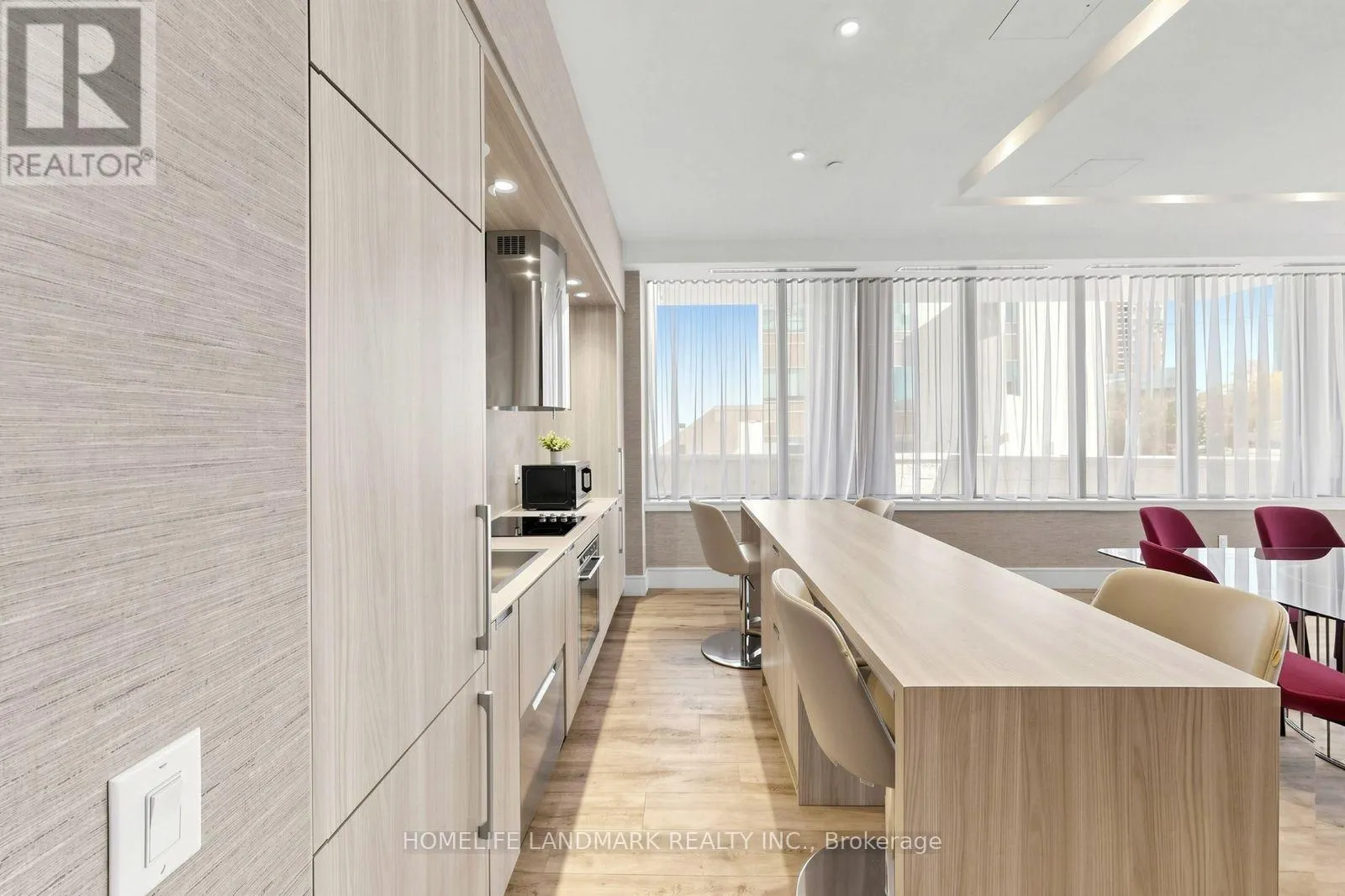 207 - 75 CANTERBURY PLACE