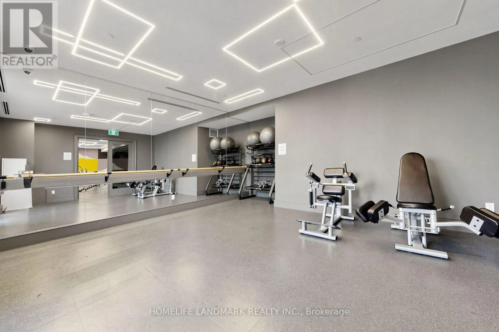 207 - 75 CANTERBURY PLACE