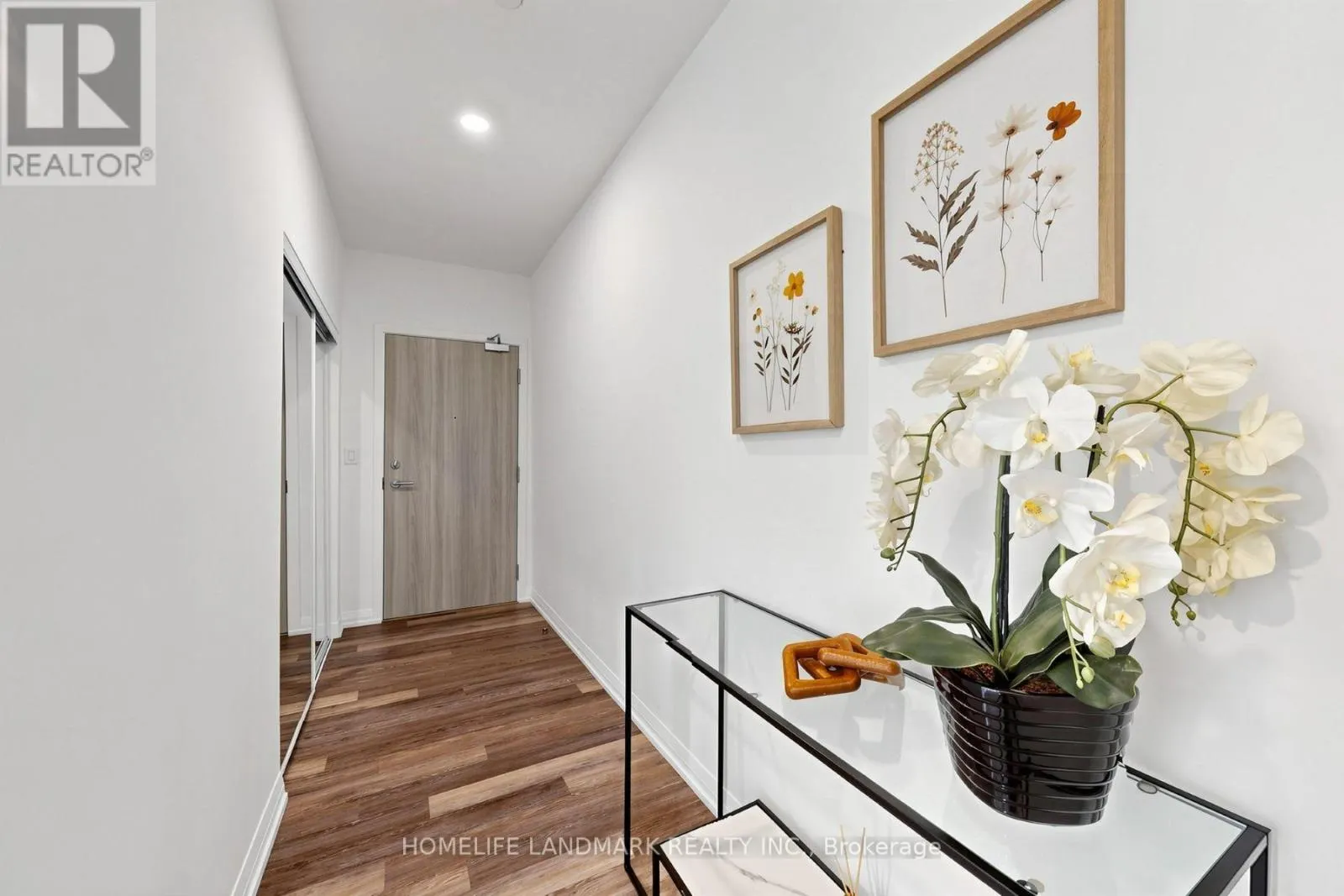 207 - 75 CANTERBURY PLACE