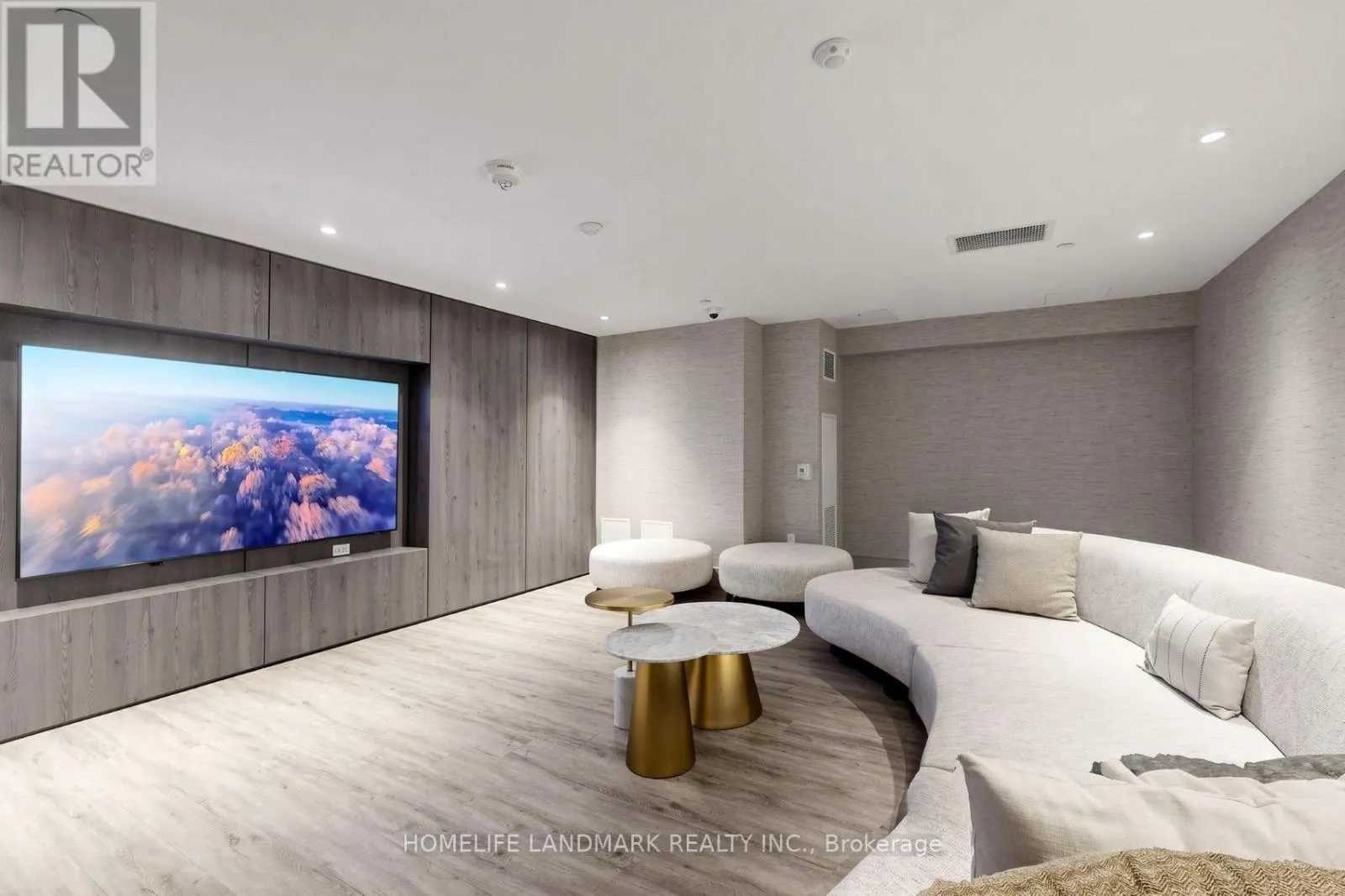 207 - 75 CANTERBURY PLACE