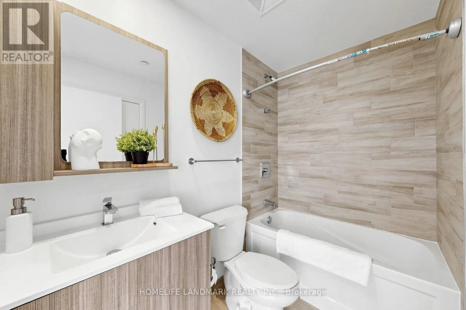 207 - 75 CANTERBURY PLACE