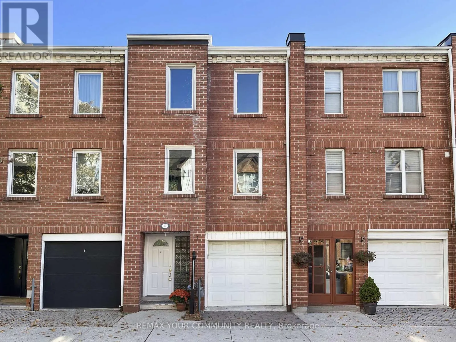 17 PORTNEUF COURT