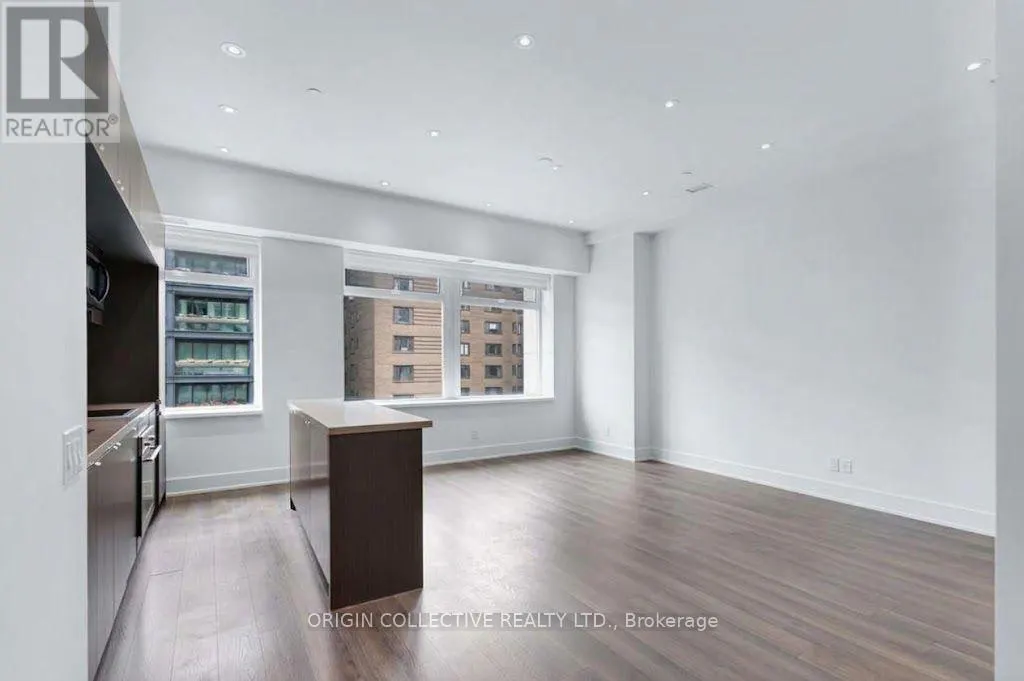 405 - 111 ST CLAIR AVENUE W
