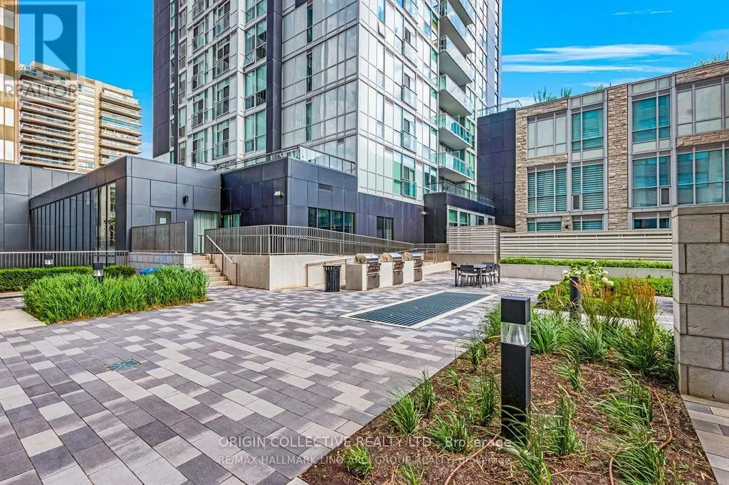 405 - 111 ST CLAIR AVENUE W