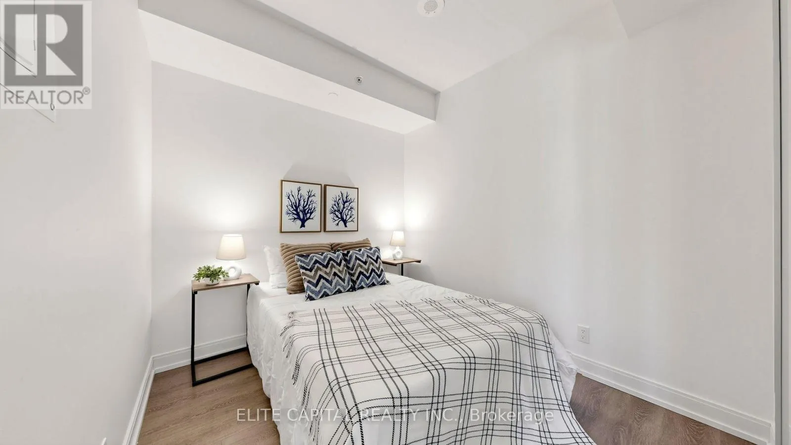 4612 - 181 DUNDAS STREET E