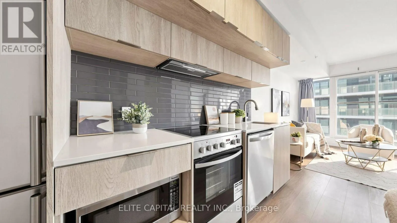 4612 - 181 DUNDAS STREET E