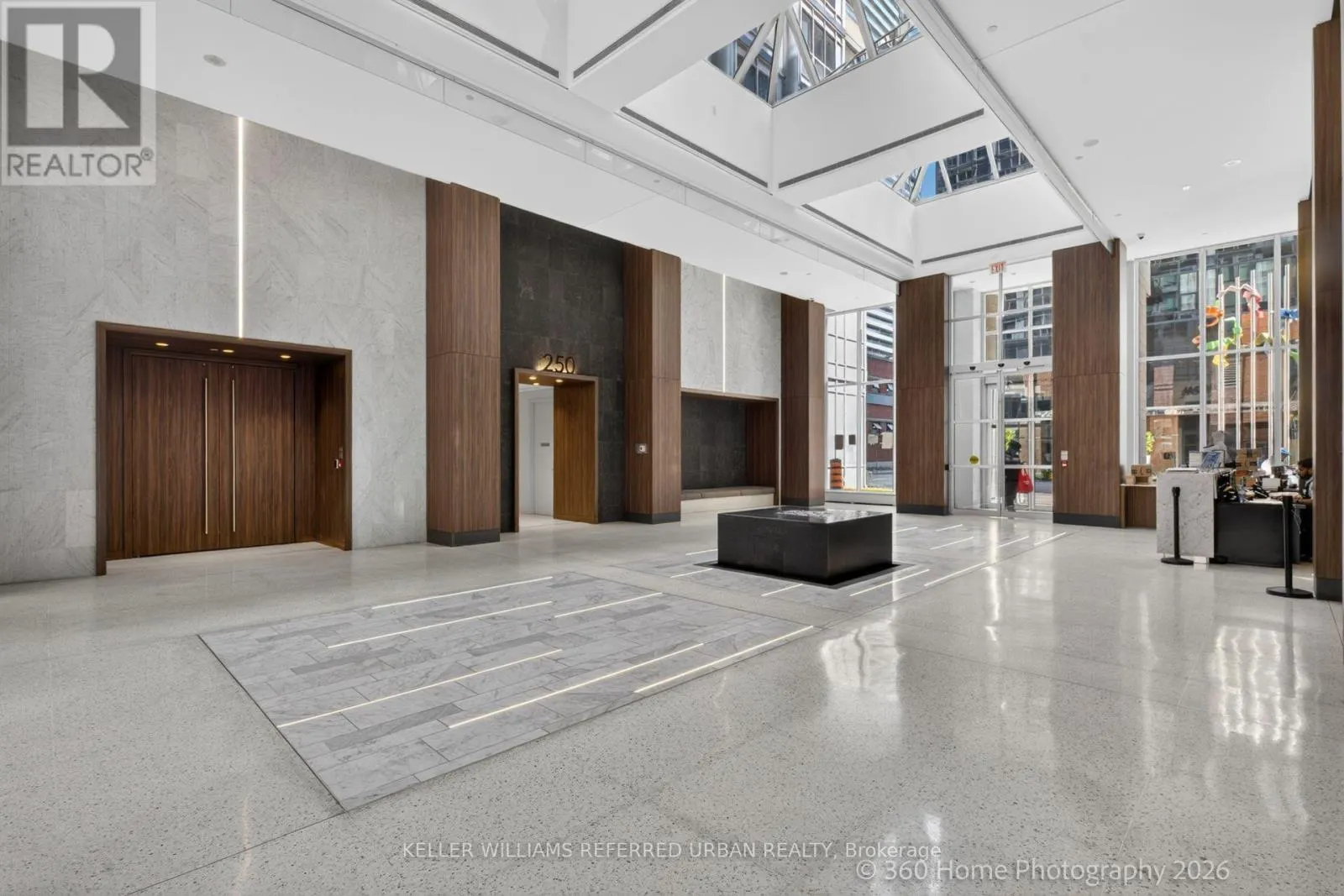 339 - 250 WELLINGTON STREET W