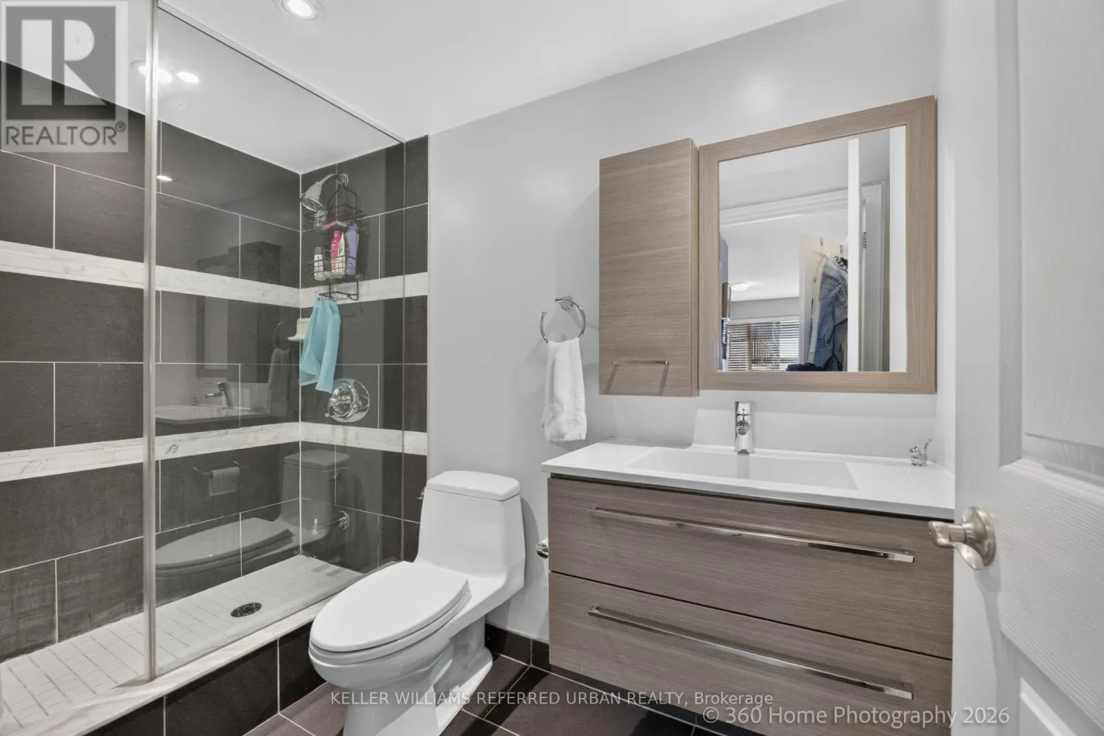 339 - 250 WELLINGTON STREET W