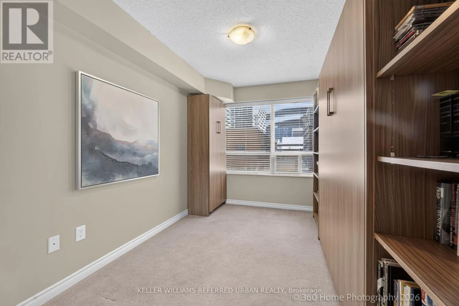 339 - 250 WELLINGTON STREET W