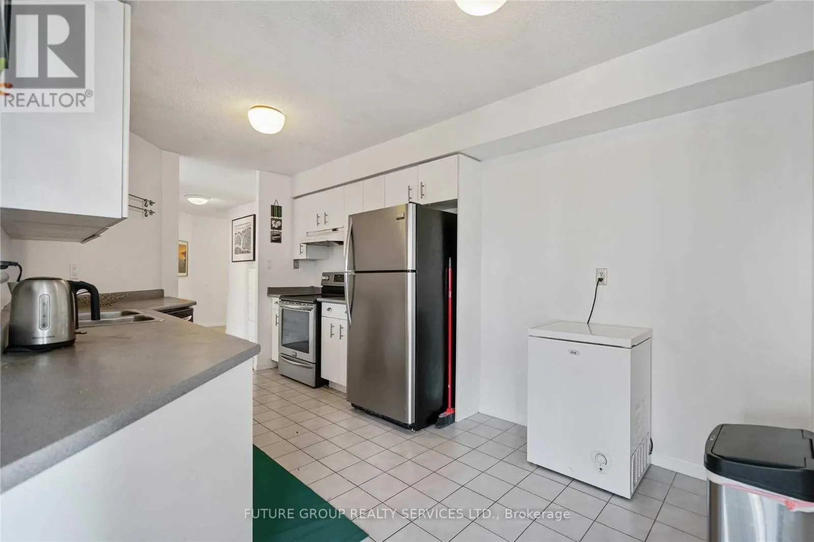 2213 - 24 WELLESLEY STREET W