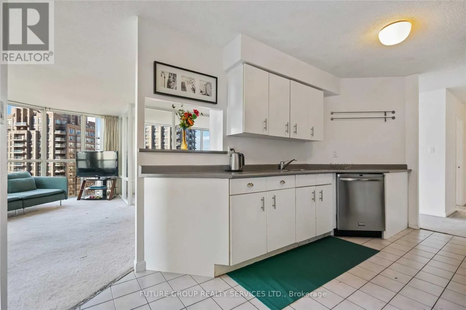 2213 - 24 WELLESLEY STREET W