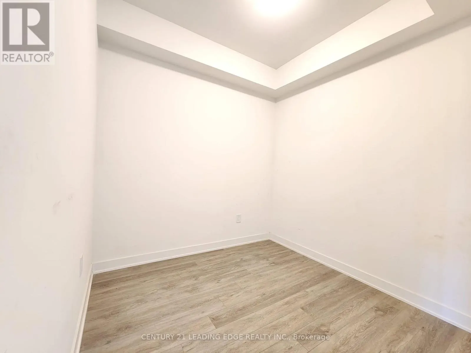 565 - 135 LOWER SHERBOURNE STREET