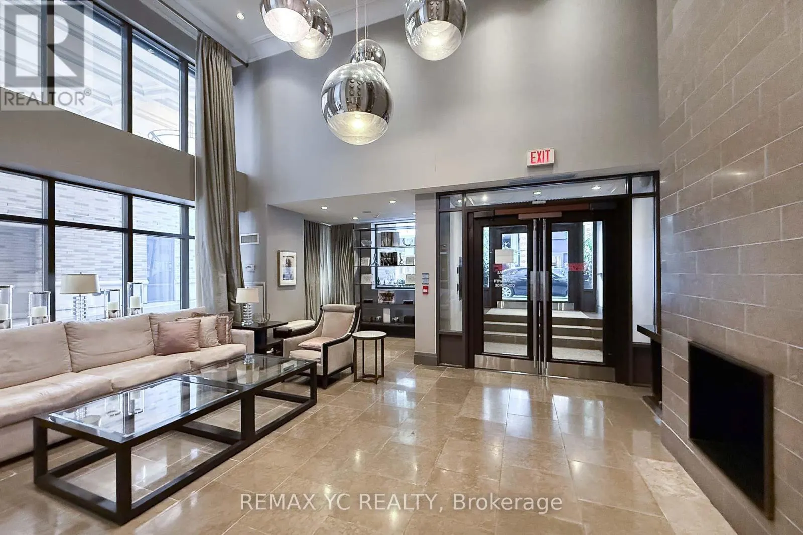 1204 - 35 HAYDEN STREET
