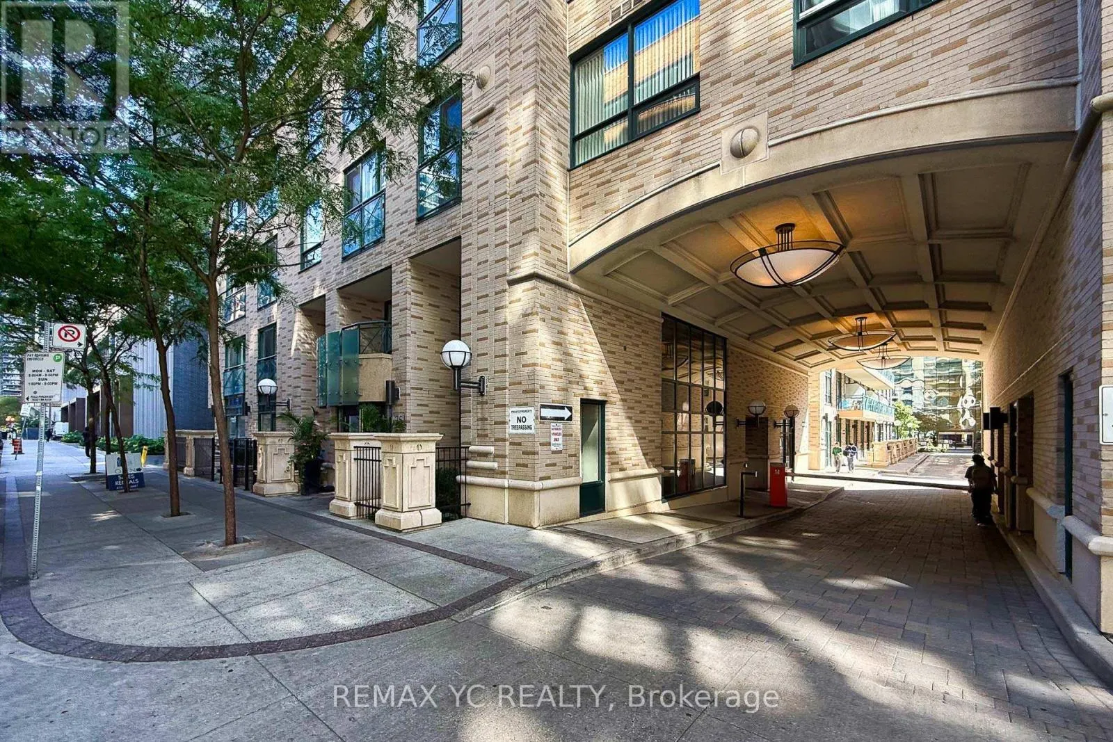 1204 - 35 HAYDEN STREET