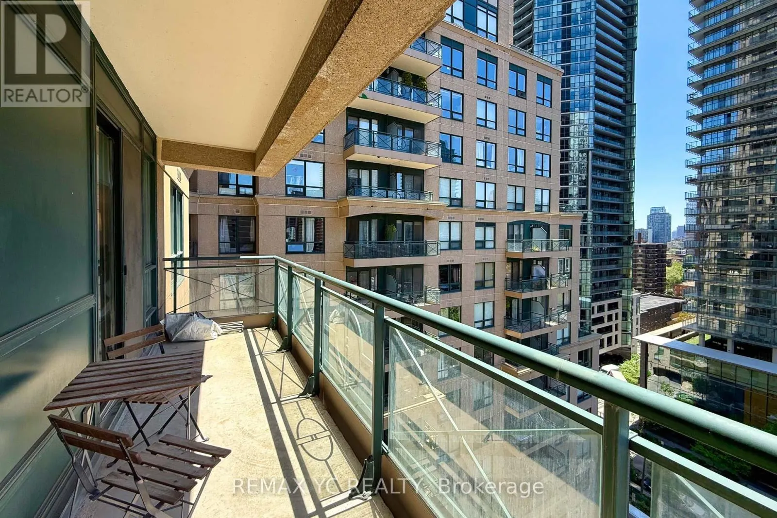 1204 - 35 HAYDEN STREET