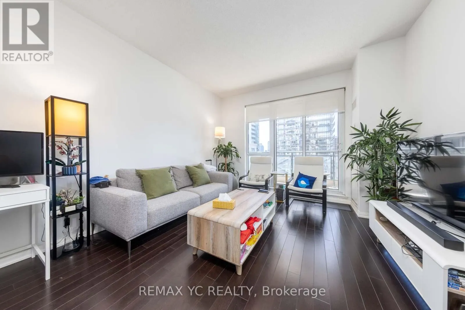 1204 - 35 HAYDEN STREET