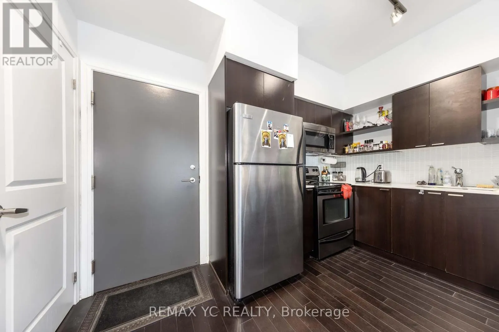 1204 - 35 HAYDEN STREET