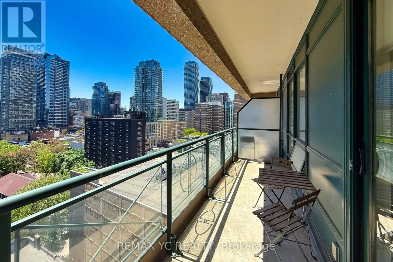 1204 - 35 HAYDEN STREET