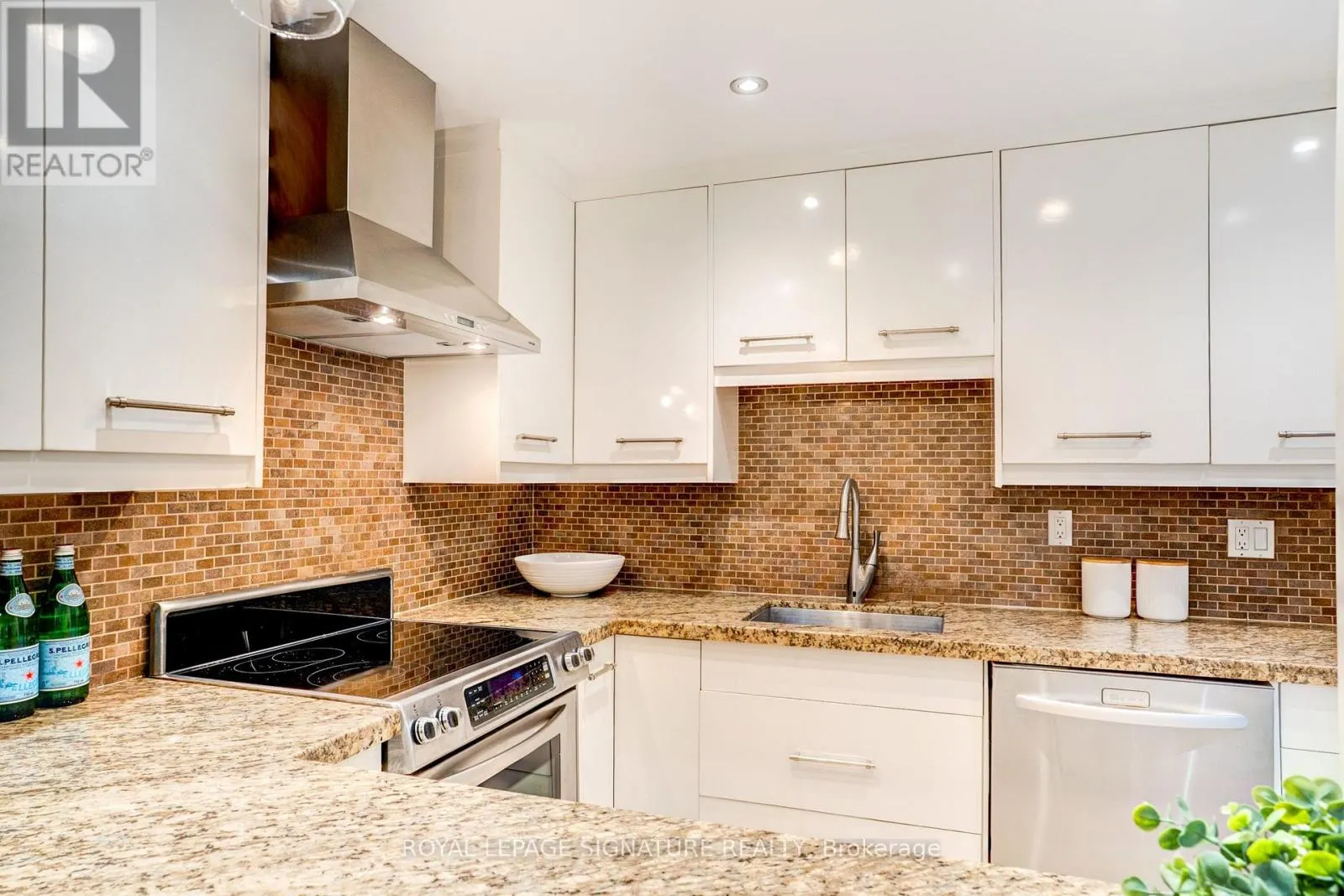 PL3 - 3800 YONGE STREET