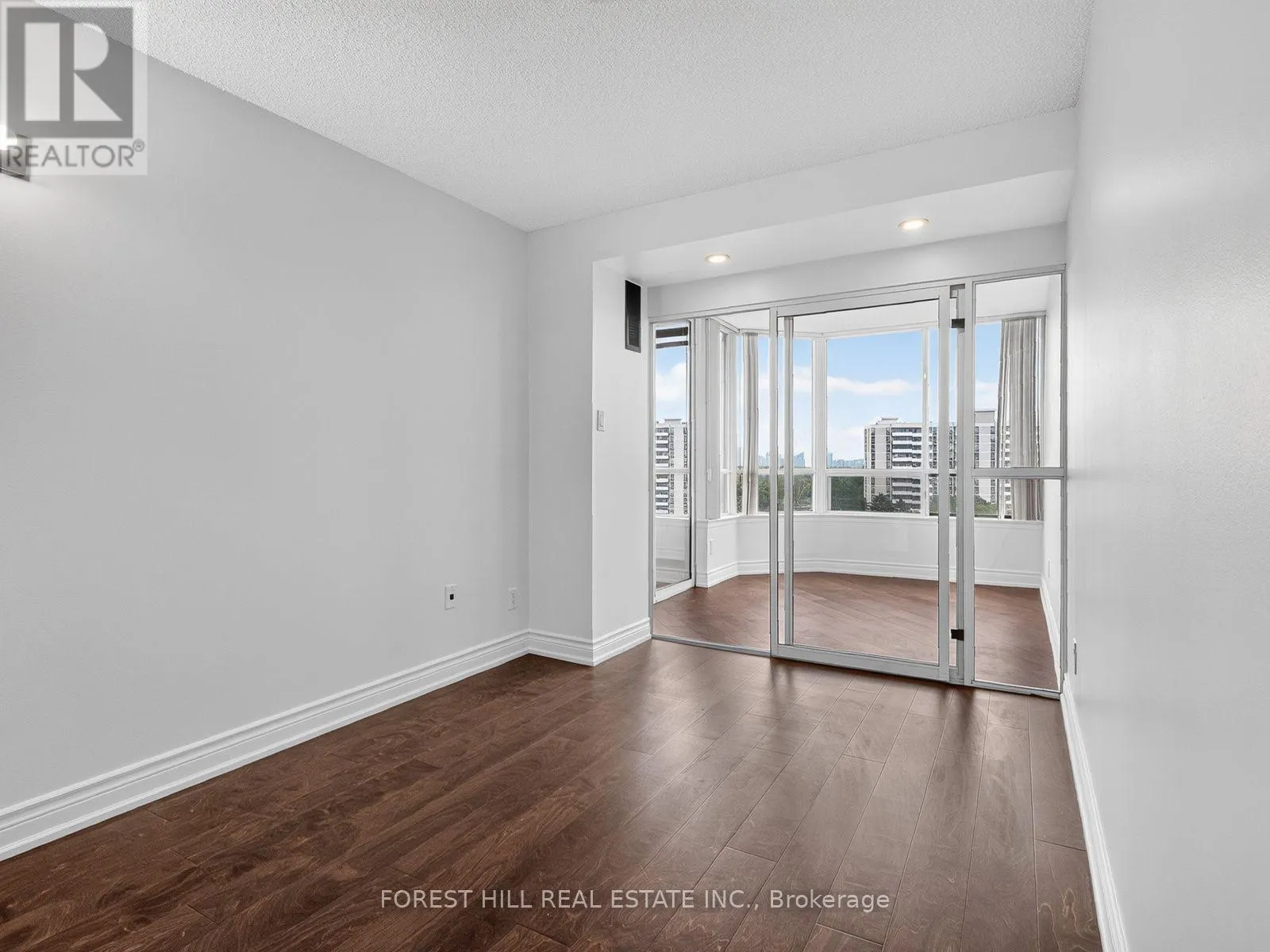 907 - 1101 STEELES AVENUE W