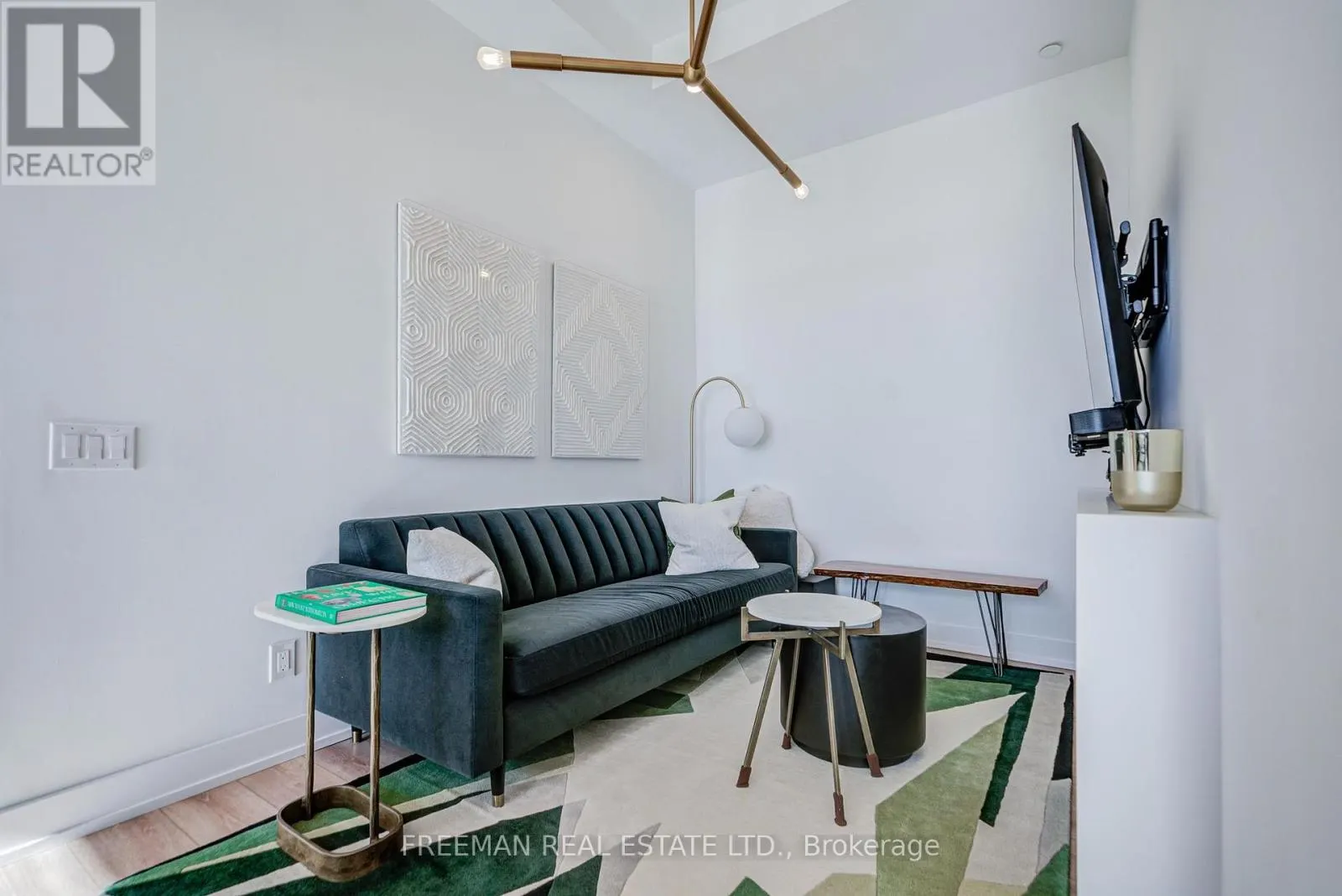 PH01 - 500 DUPONT STREET