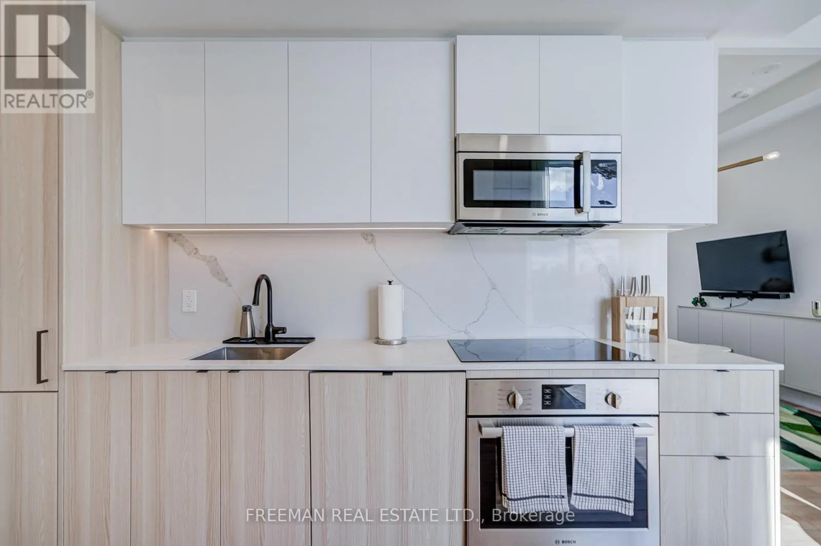 PH01 - 500 DUPONT STREET