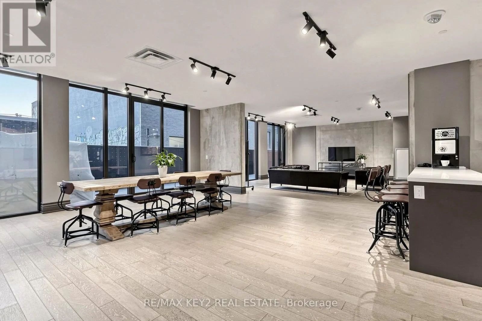 615 - 608 RICHMOND STREET W