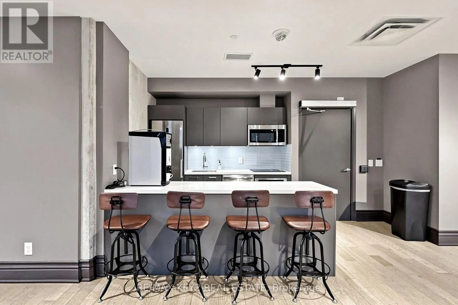 615 - 608 RICHMOND STREET W