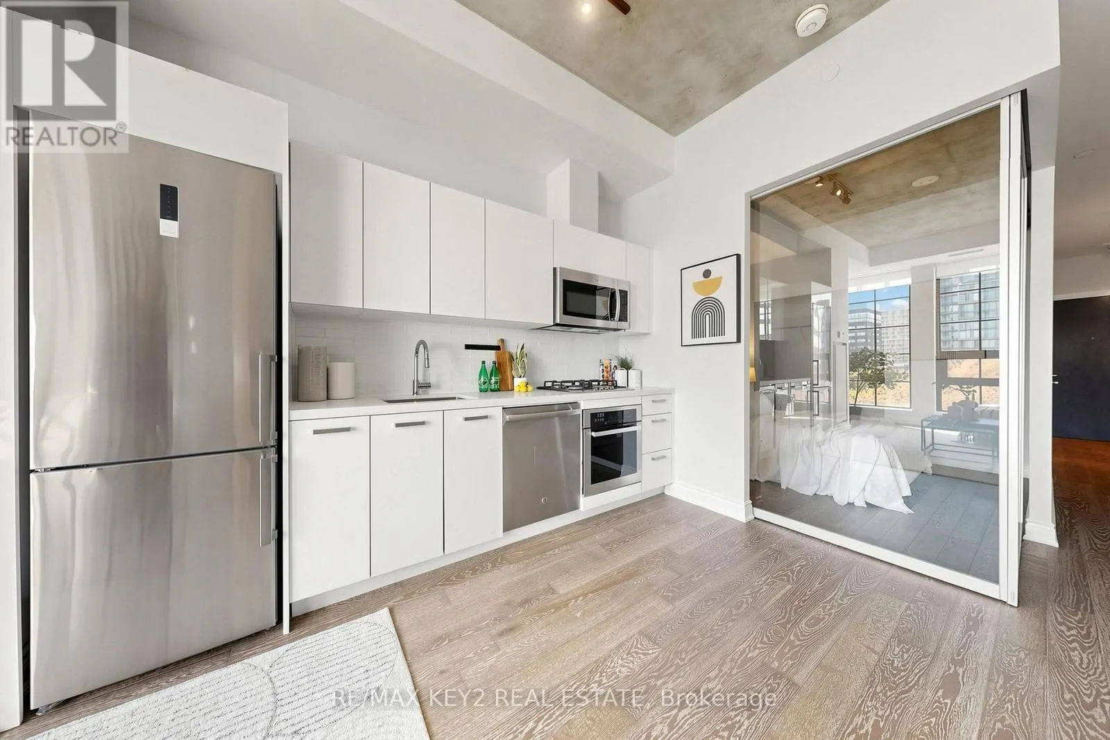 615 - 608 RICHMOND STREET W