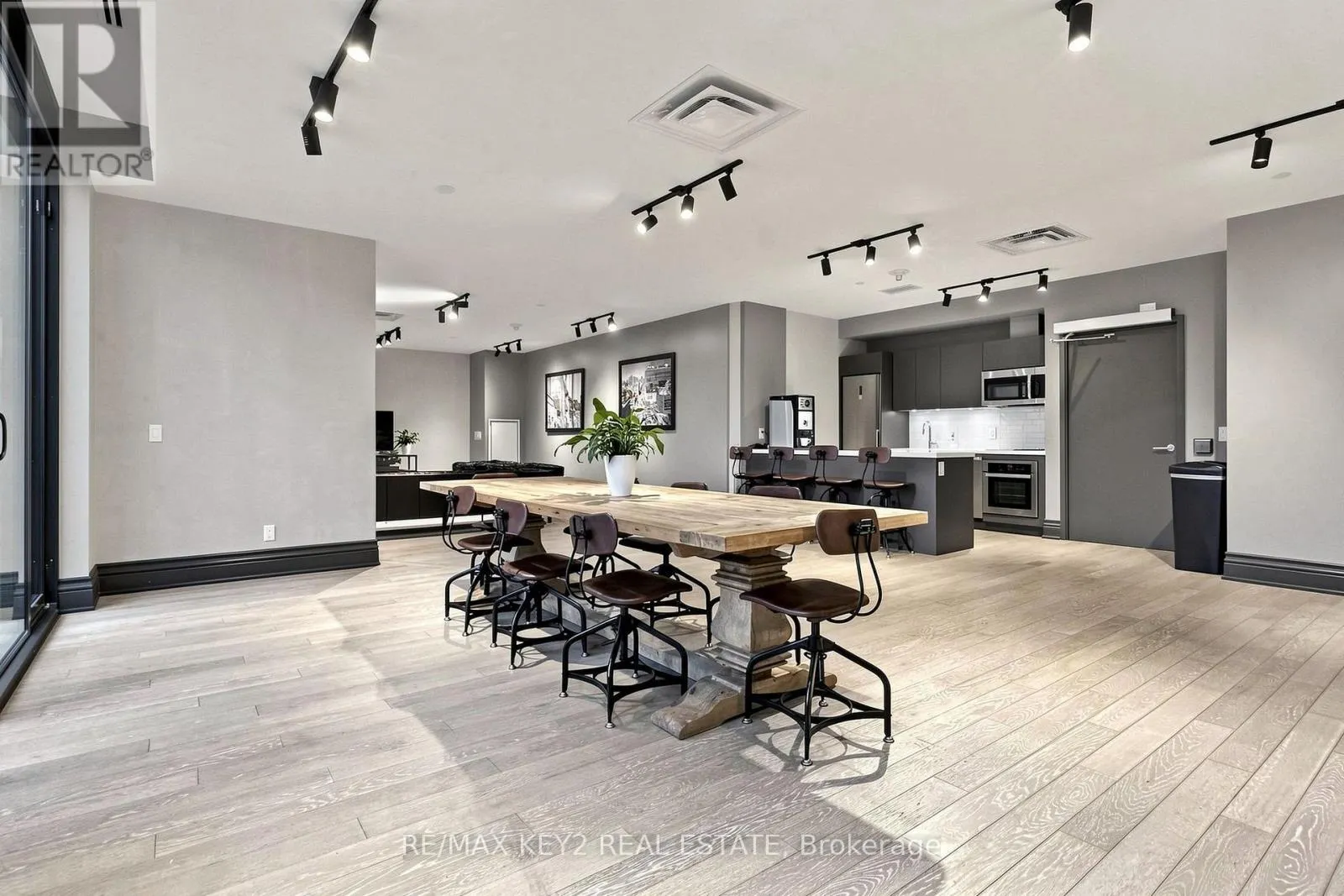 615 - 608 RICHMOND STREET W