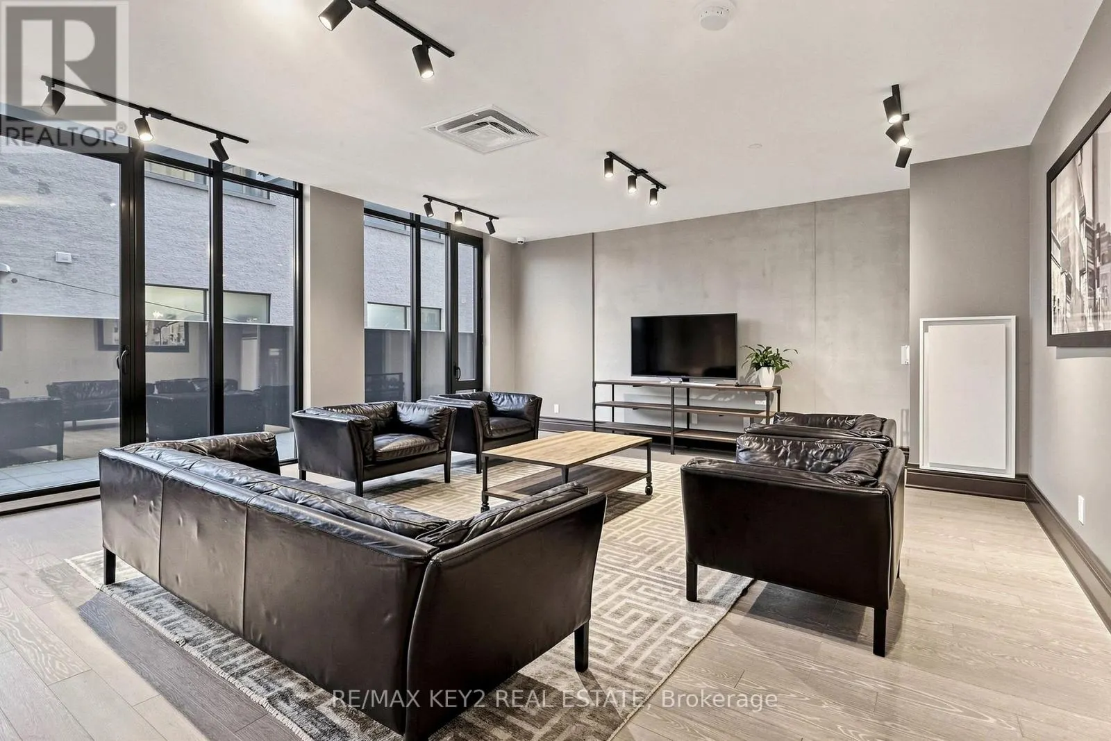 615 - 608 RICHMOND STREET W