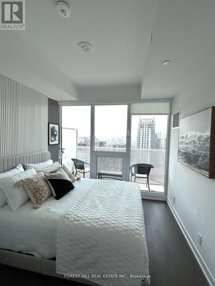 2112 - 15 HOLMES AVENUE