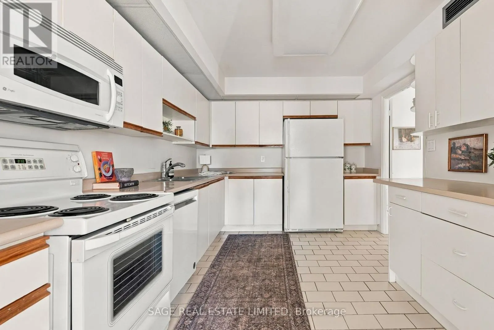606 - 65 SPRING GARDEN AVENUE