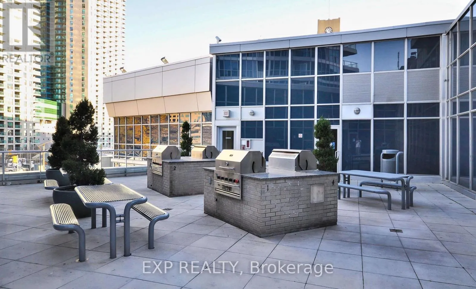 1213 - 208 QUEENS QUAY W