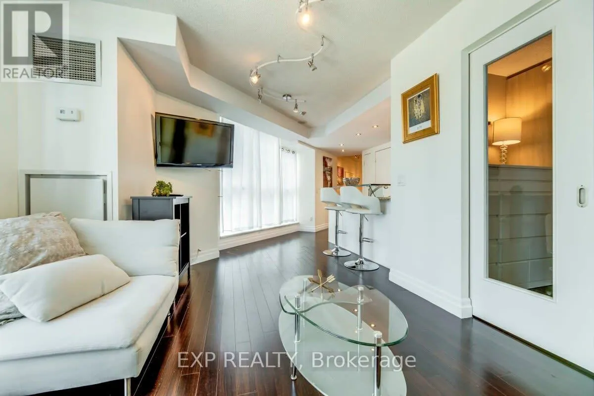 1213 - 208 QUEENS QUAY W