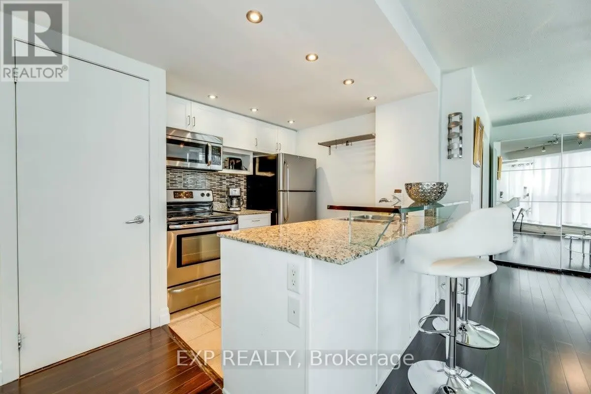 1213 - 208 QUEENS QUAY W