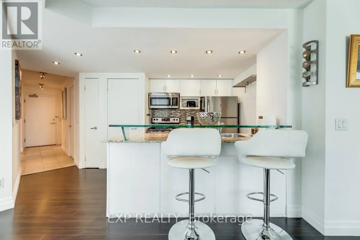 1213 - 208 QUEENS QUAY W