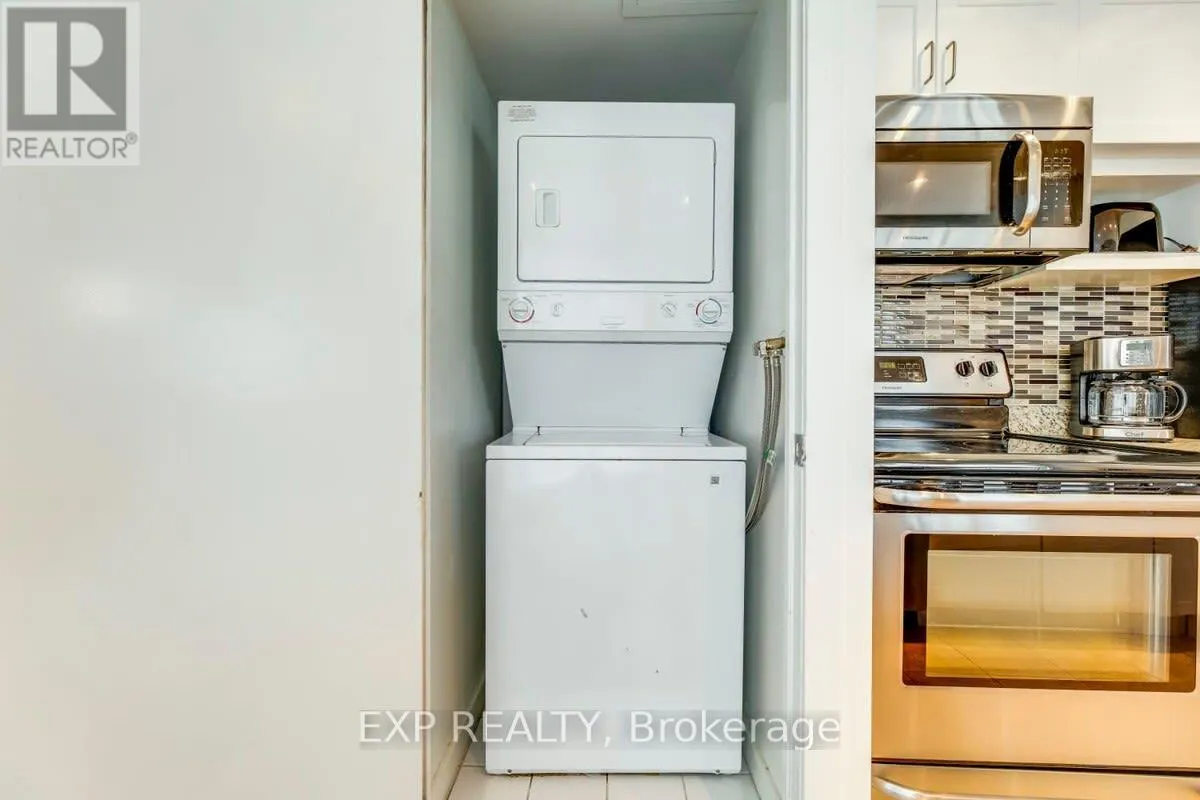 1213 - 208 QUEENS QUAY W