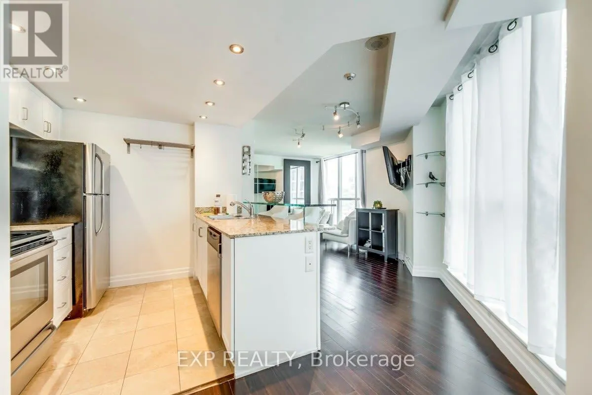 1213 - 208 QUEENS QUAY W
