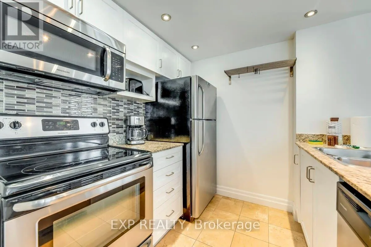 1213 - 208 QUEENS QUAY W