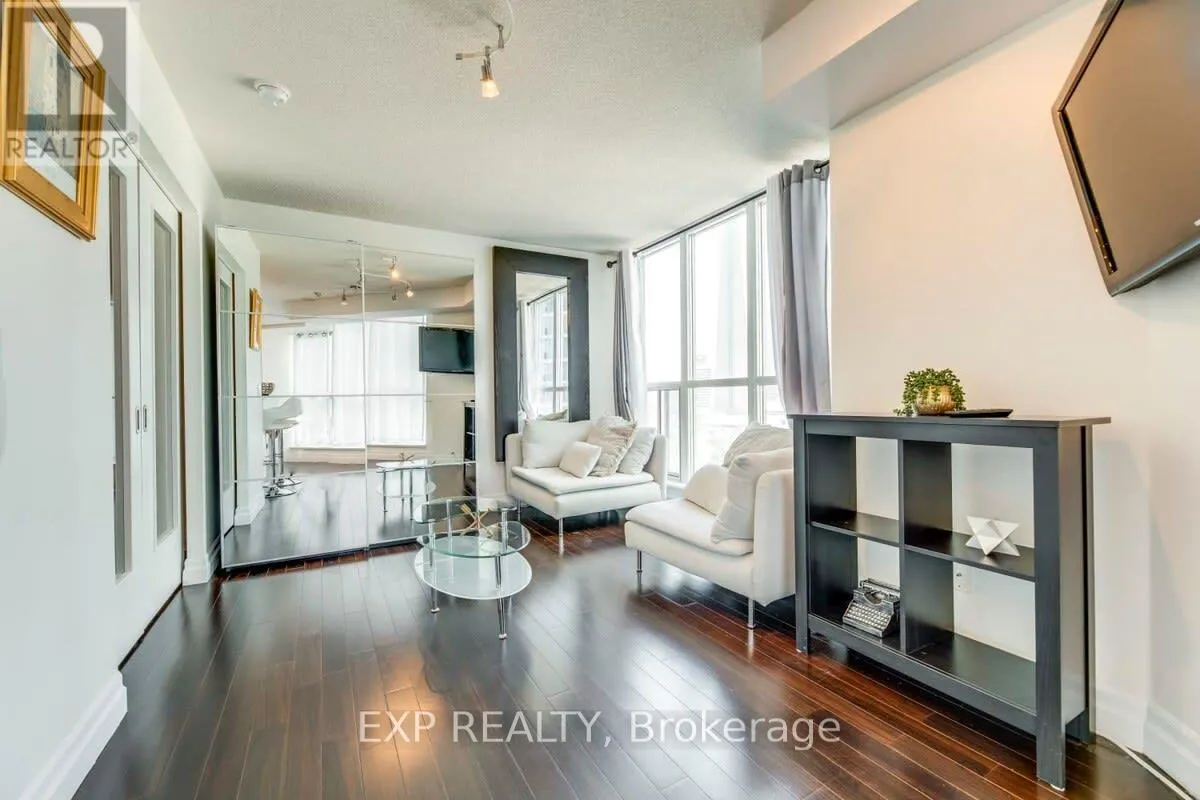1213 - 208 QUEENS QUAY W
