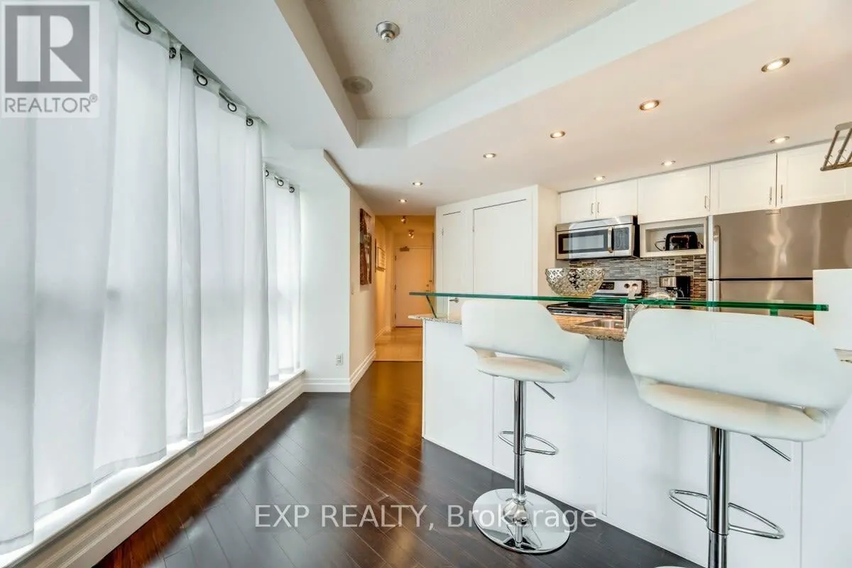 1213 - 208 QUEENS QUAY W