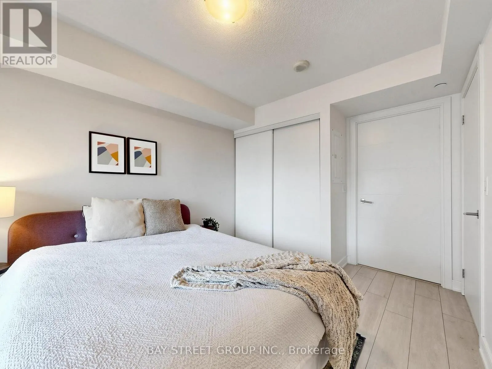 1118 - 525 ADELAIDE STREET W