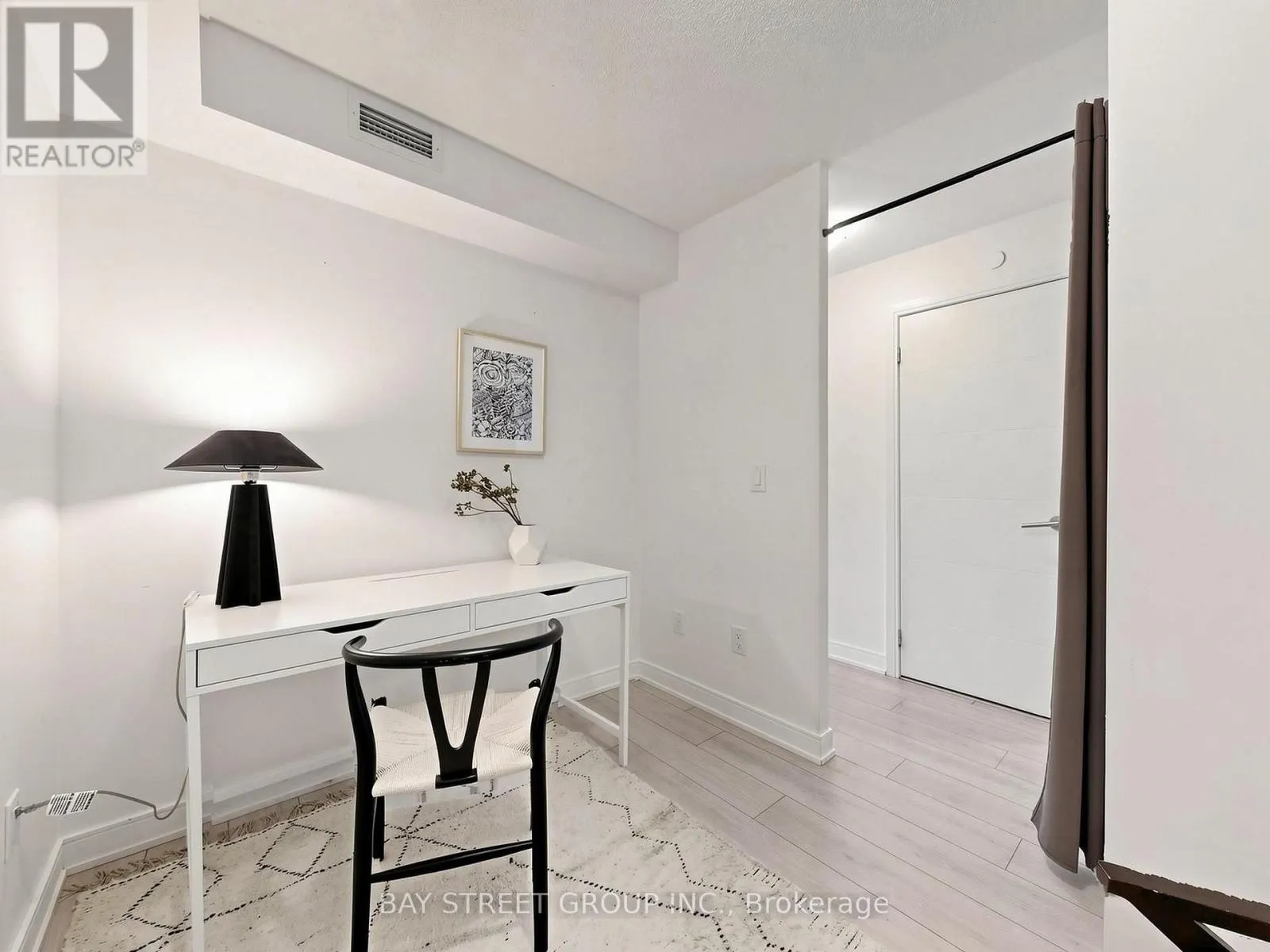 1118 - 525 ADELAIDE STREET W