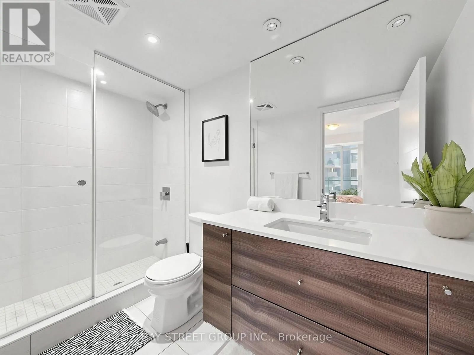 1118 - 525 ADELAIDE STREET W