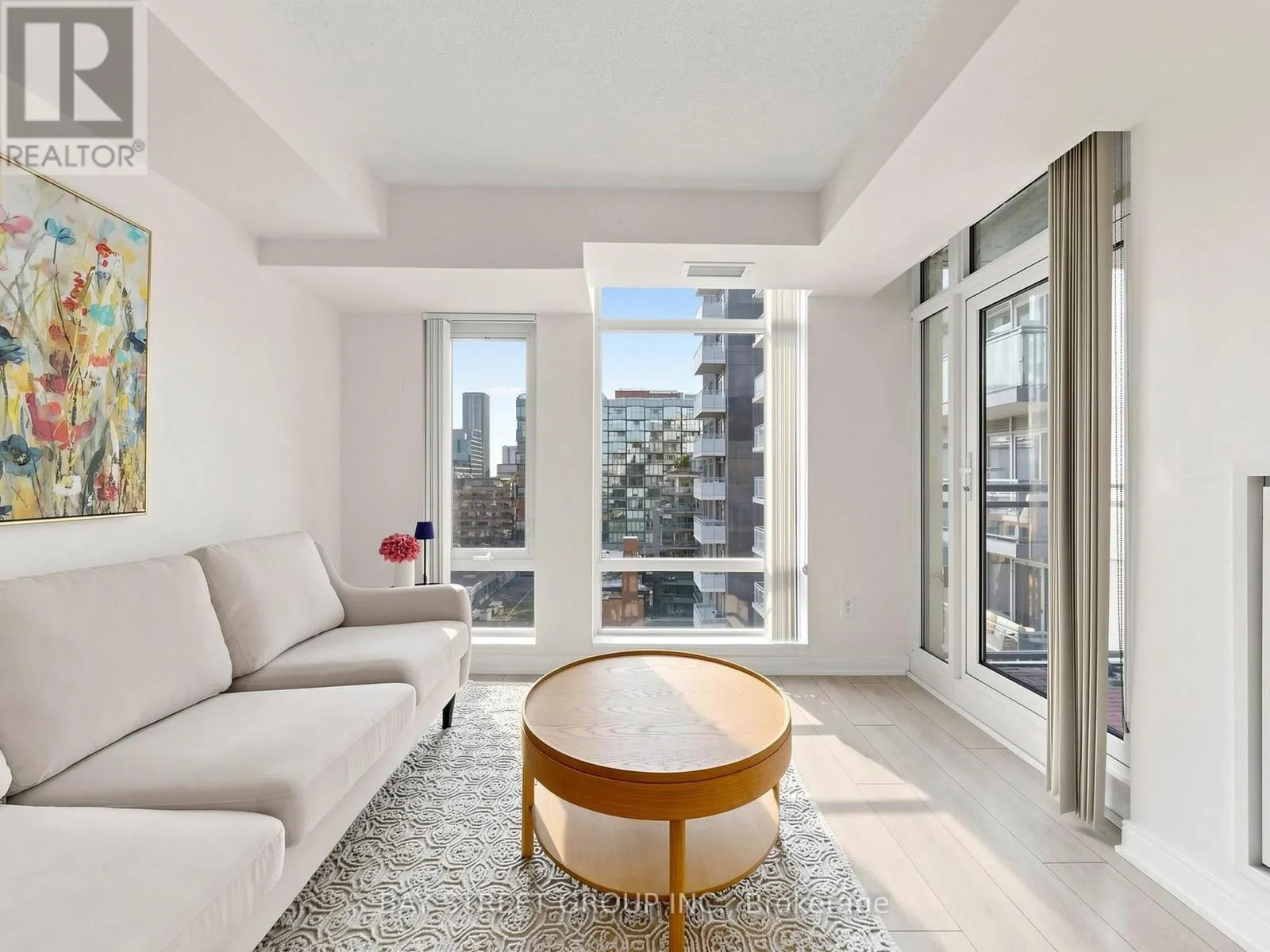 1118 - 525 ADELAIDE STREET W