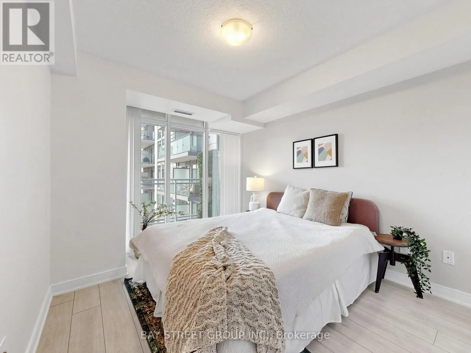 1118 - 525 ADELAIDE STREET W