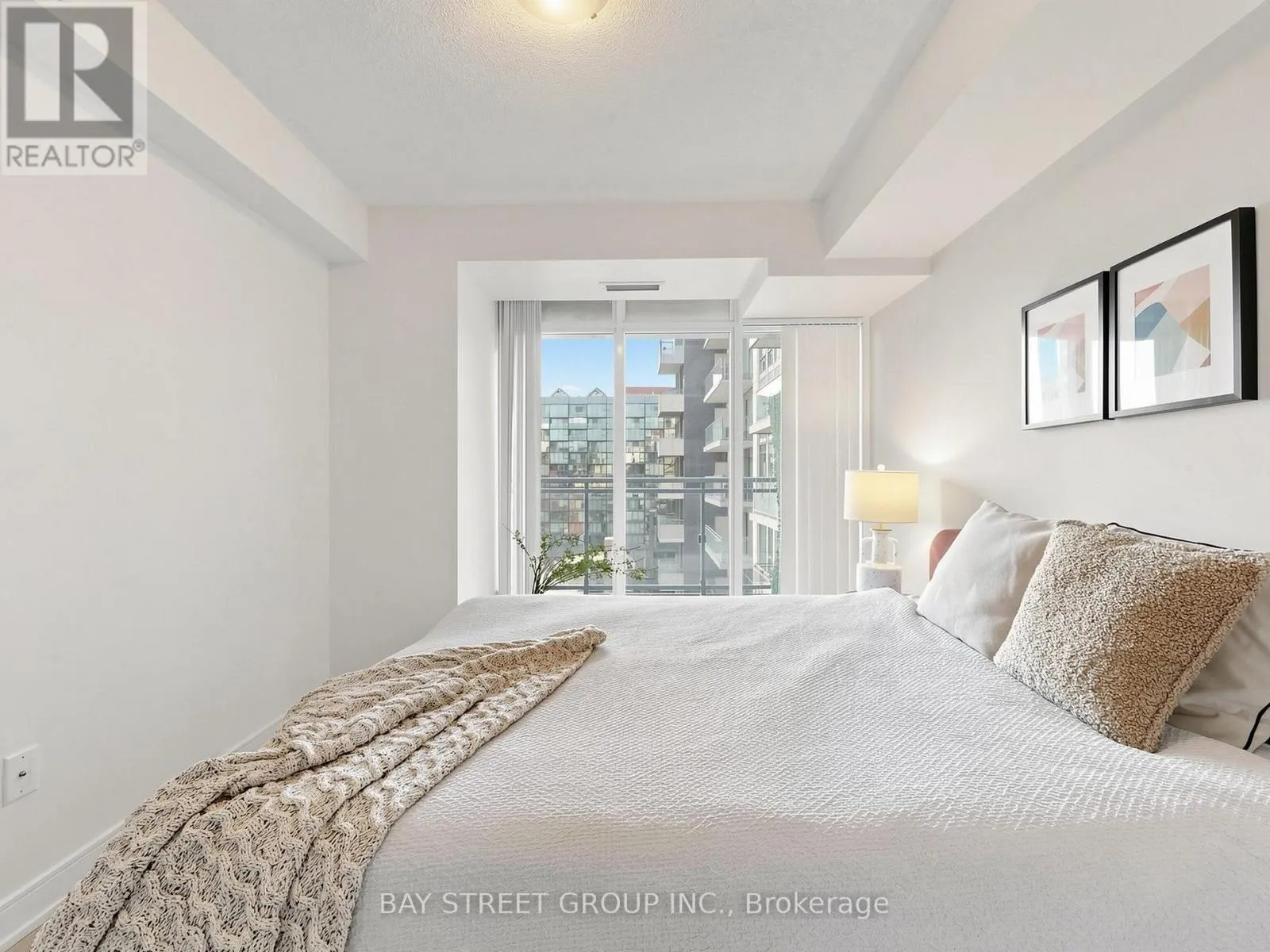 1118 - 525 ADELAIDE STREET W